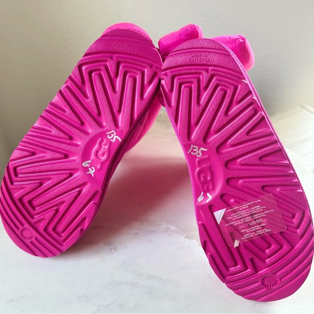 UGG Kid’s Bailey Bow Maxi Boots Pink . Size 5
